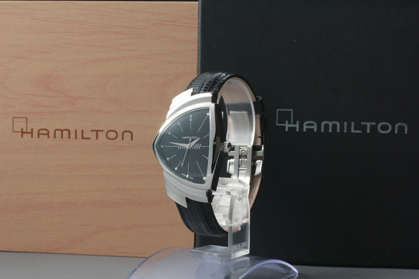 New Batt[N MINT]Box HAMILTON Ventura H244112 Black Men's Quartz Watch 32mm JAPAN