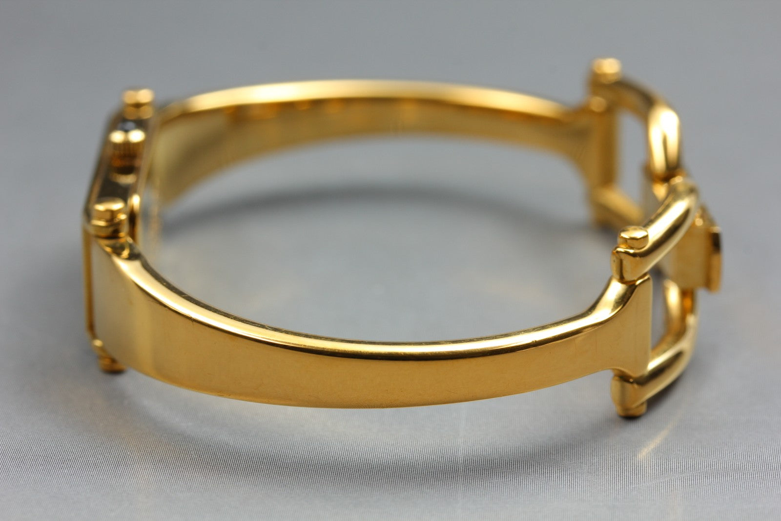 Vintage Gucci 1500 White Shell Gold 12mm Bangle Women's Quartz Watch [w/Box]