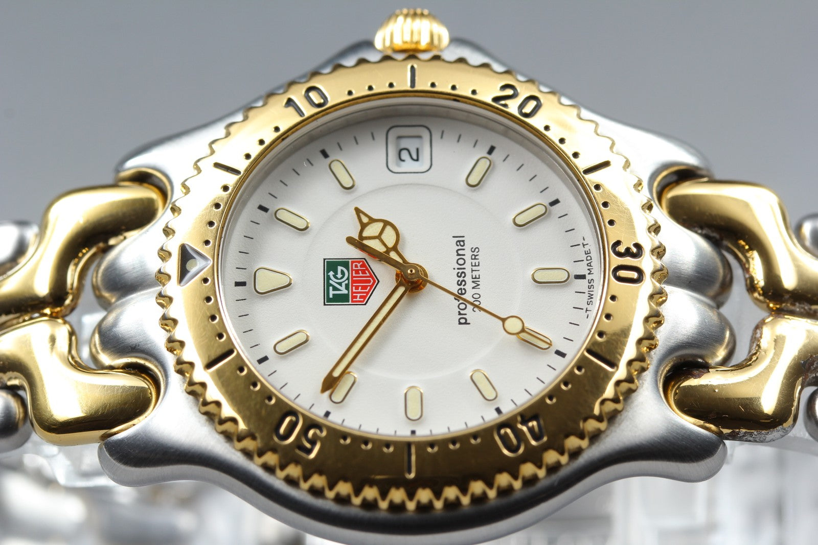 TAG HEUER Professional WG1122-0 Quartz White Dial Date Men's Watch 37mm JAPAN