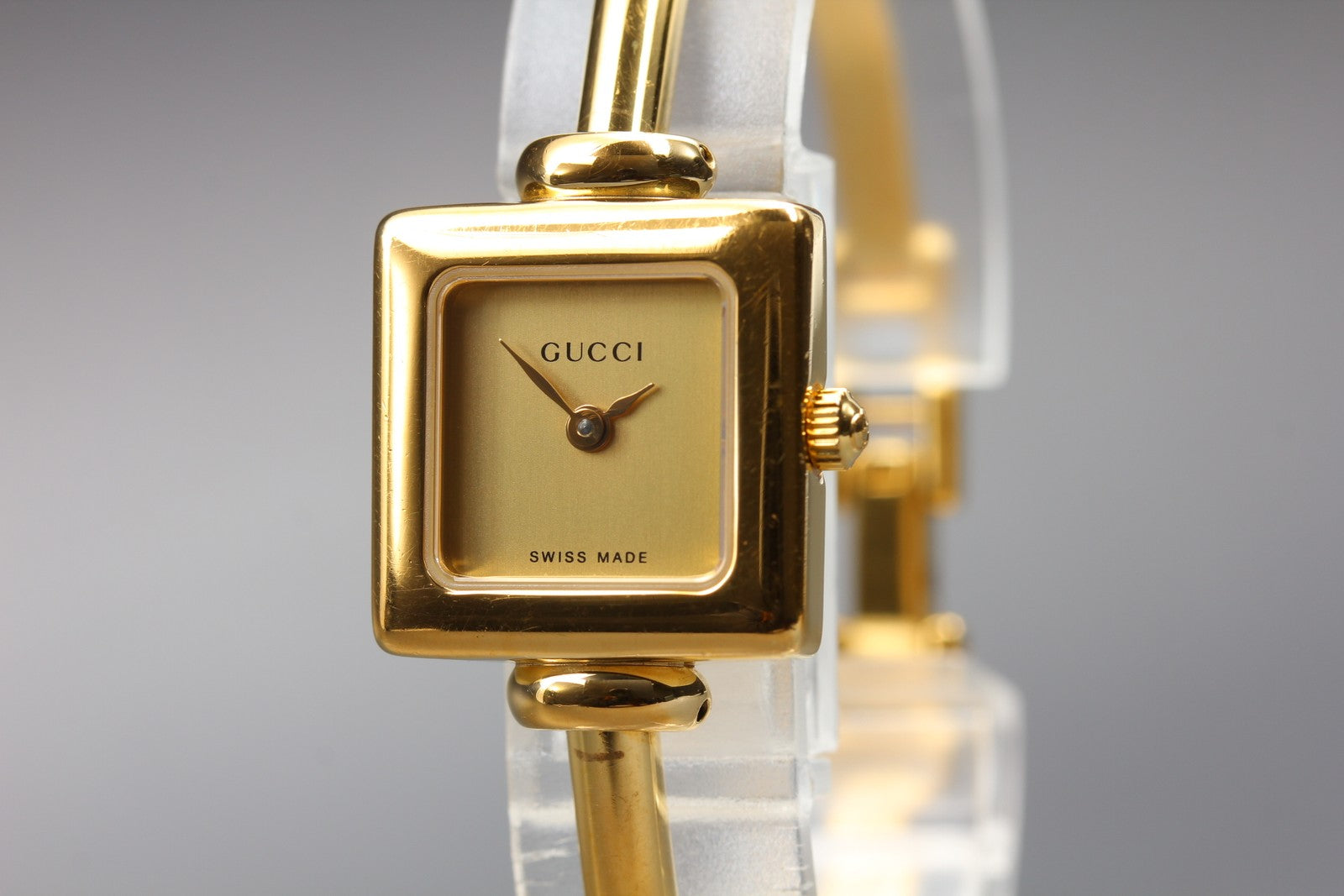 Vintage GUCCI 1900L Gold Dial 19mm Bangle Woman’s Watch Quartz JAPAN [Box]