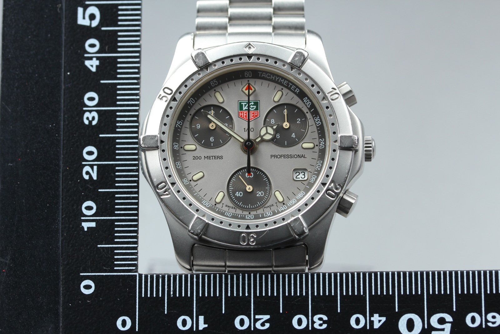 Vintage TAG HEUER Professional CE1111 Quartz Gray Men's Watch 40mm JAPAN Box