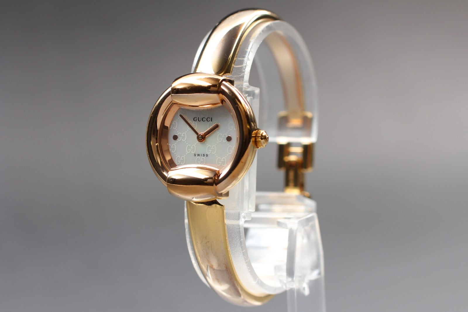 Vintage [Exc+5] GUCCI 1400L White Shell Gold 25mm Women's Quartz Watch JAPAN