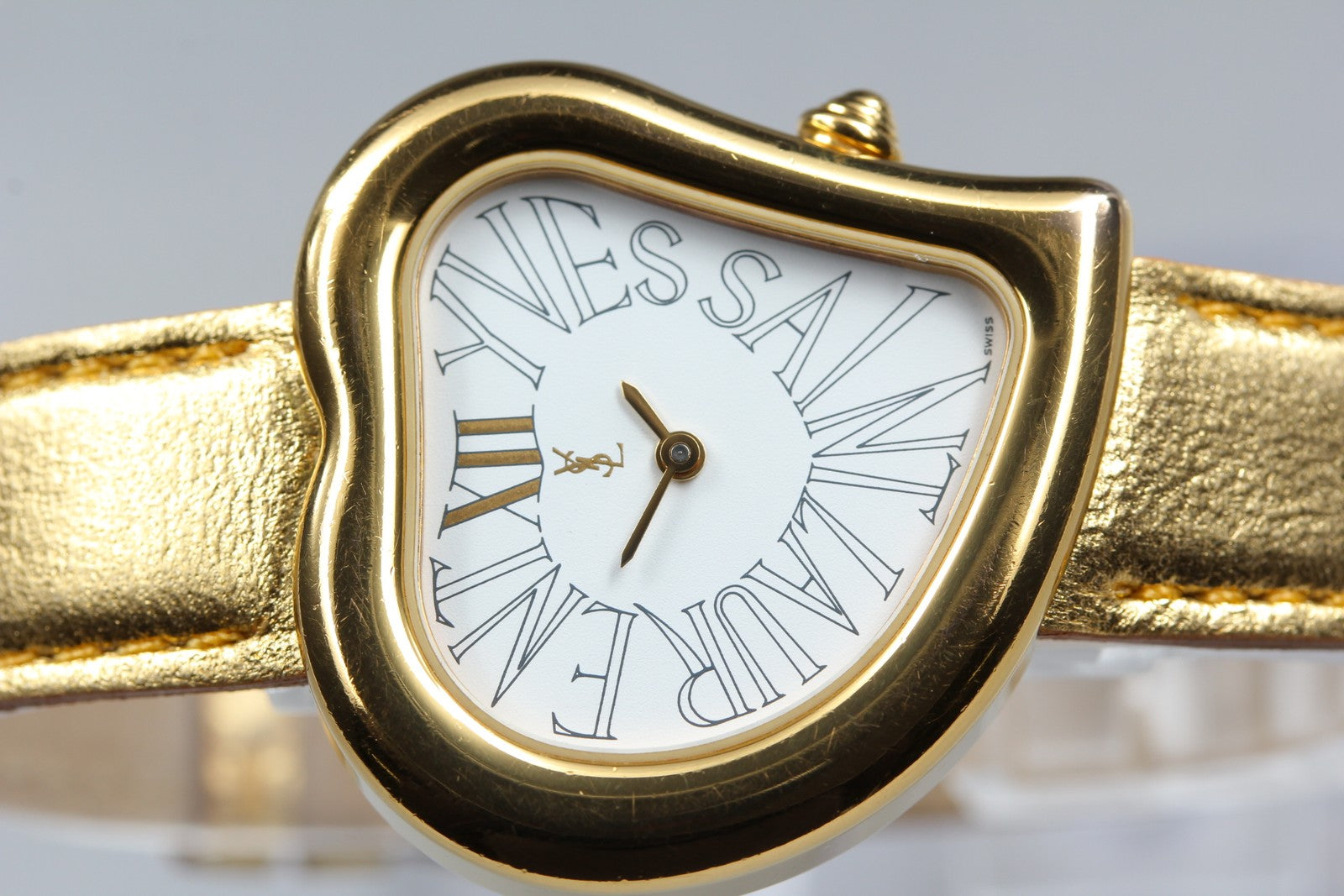 Yves Saint Laurent Heart Gold White Dial 31mm Women's Watch Quartz [w/Box]