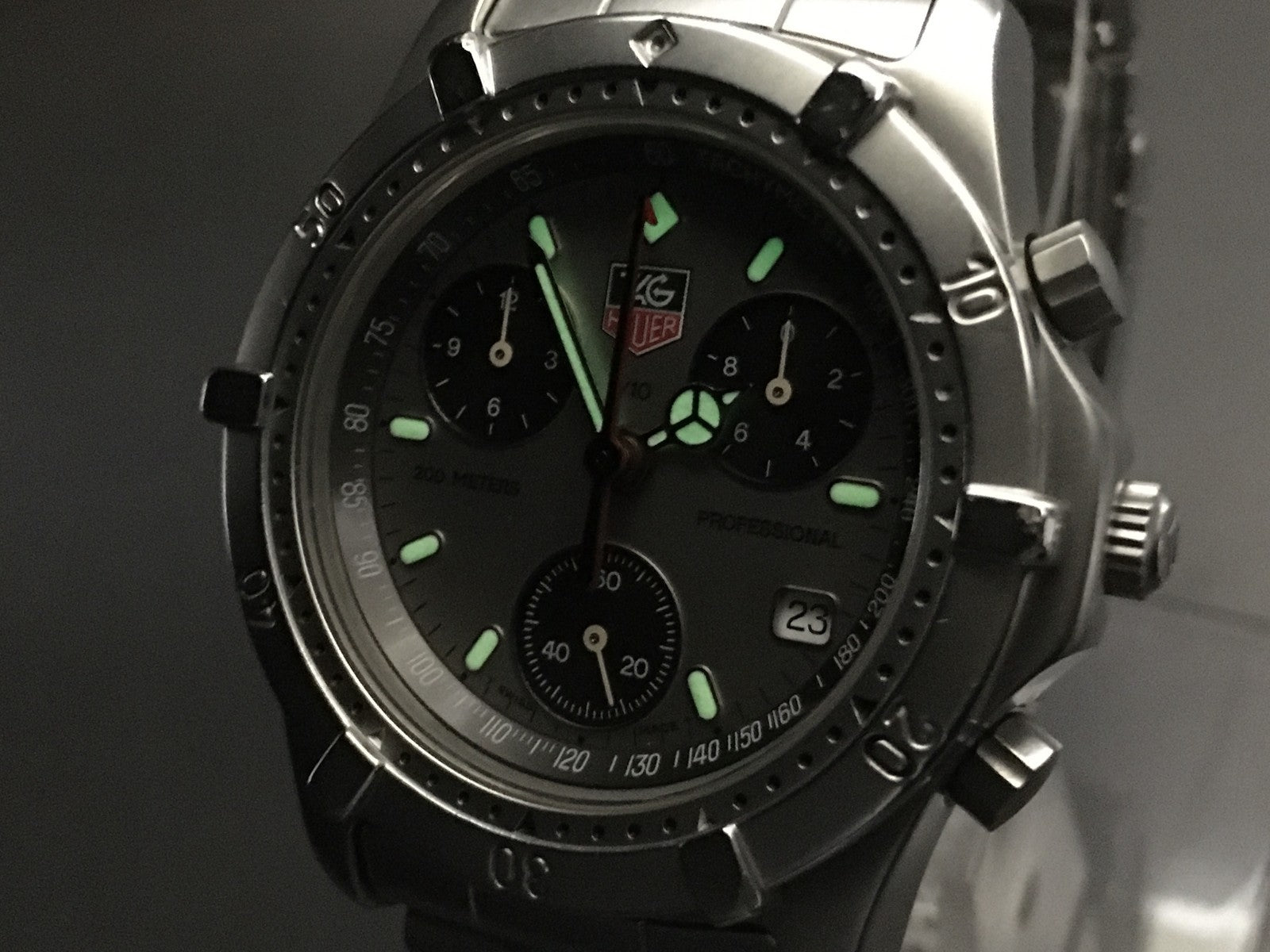 Vintage TAG HEUER Professional CE1111 Quartz Gray Men's Watch 40mm JAPAN Box