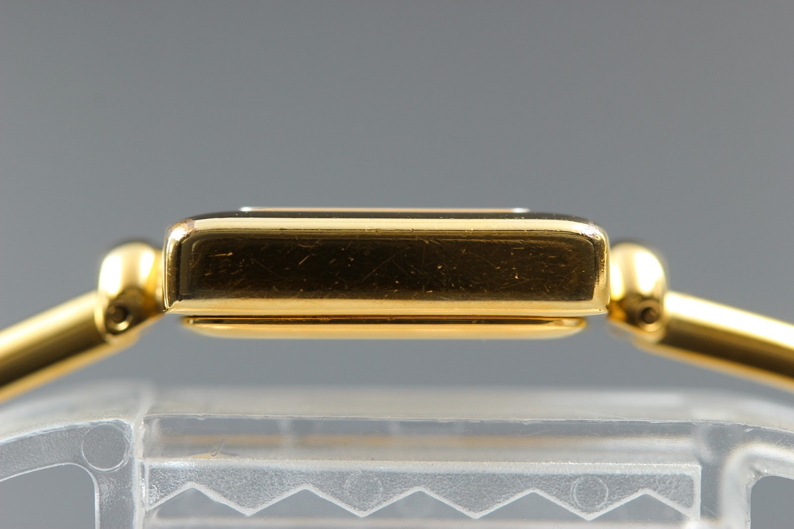 [READ] Vintage GUCCI 1900L Gold Dial 19mm Bangle Woman’s Watch Quartz w/Box