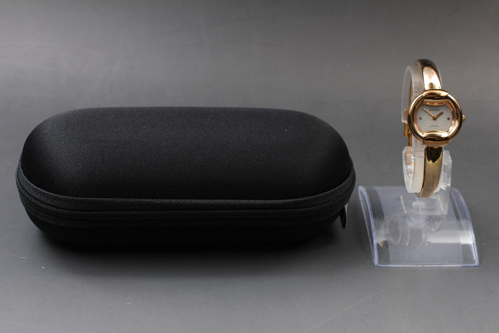 Vintage [Exc+5] GUCCI 1400L White Shell Gold 25mm Women's Quartz Watch JAPAN