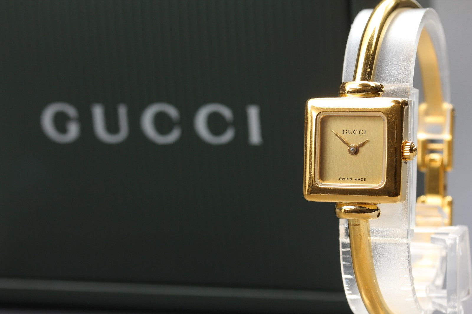 Vintage GUCCI 1900L Gold Dial 19mm Bangle Woman’s Watch Quartz JAPAN [Box]