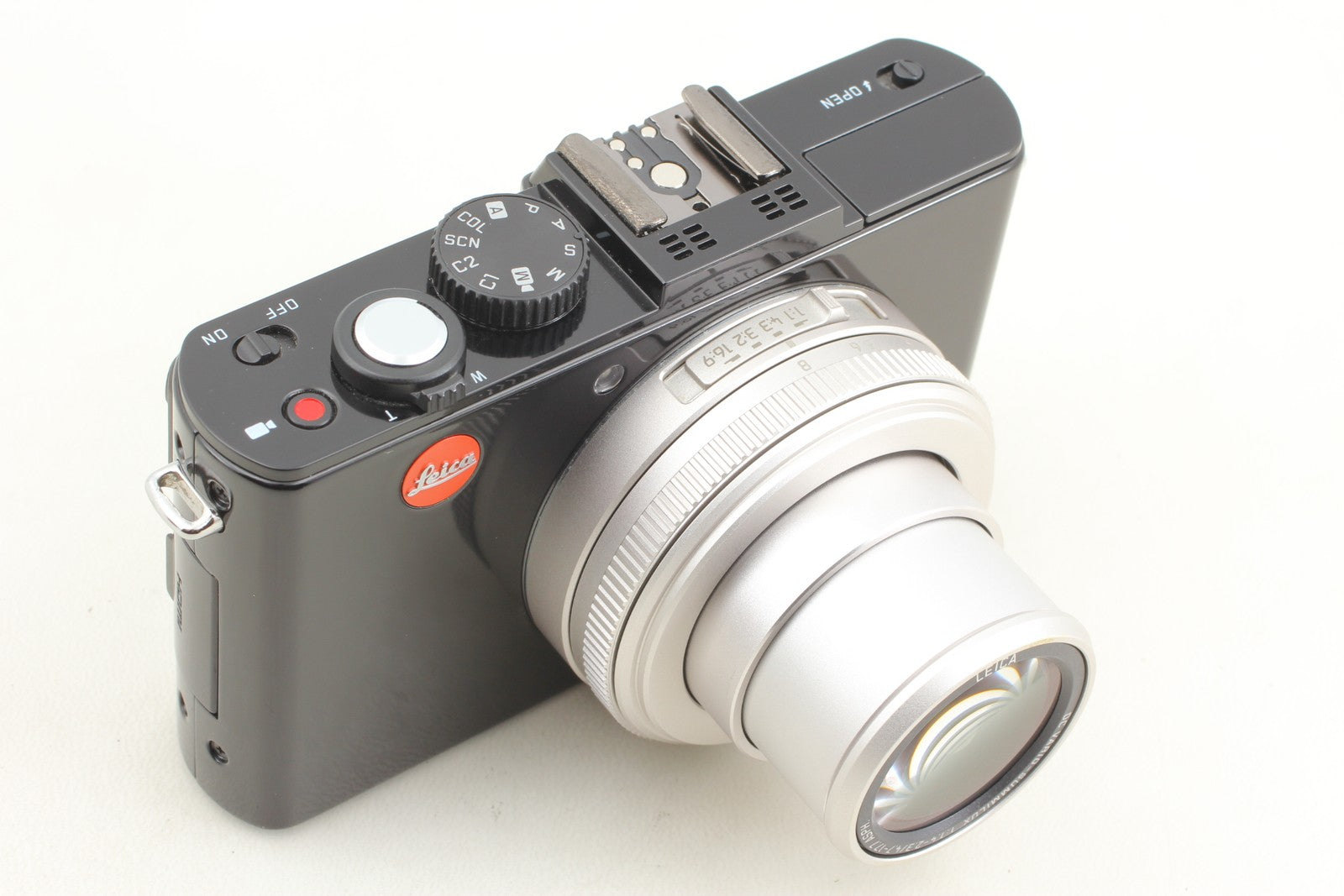 [N MINT w/SD32G] Leica D-LUX 6 18734 10.1 MP Glossy Black Digital Compact Camera