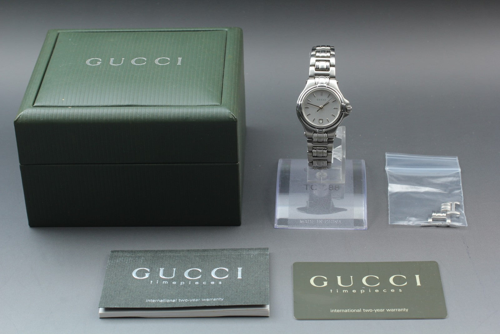 Vintage [Near MINT-Box] Gucci 9040L Silver Date 26mm Women’s Quartz Watch JAPAN