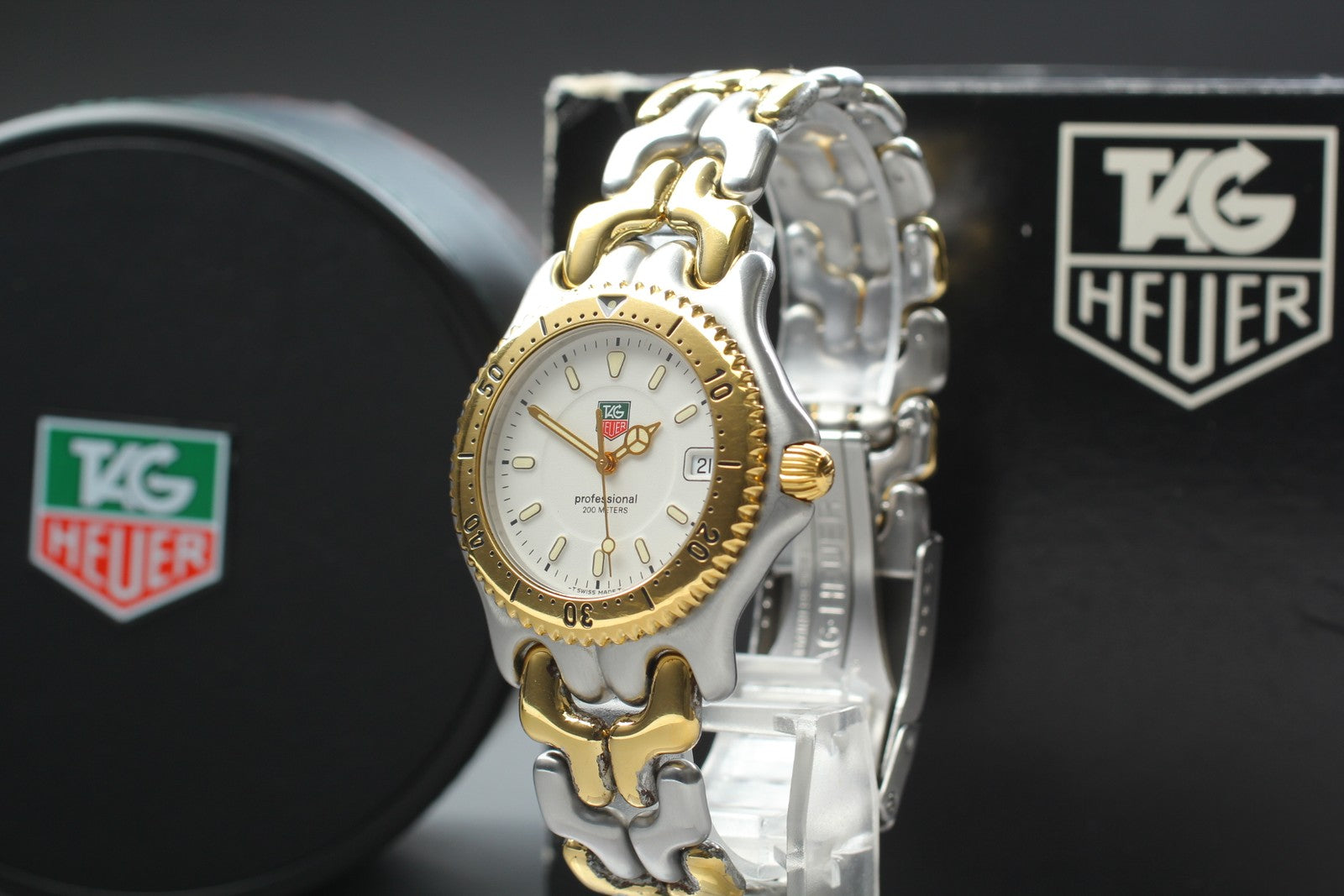 TAG HEUER Professional WG1122-0 Quartz White Dial Date Men's Watch 37mm JAPAN