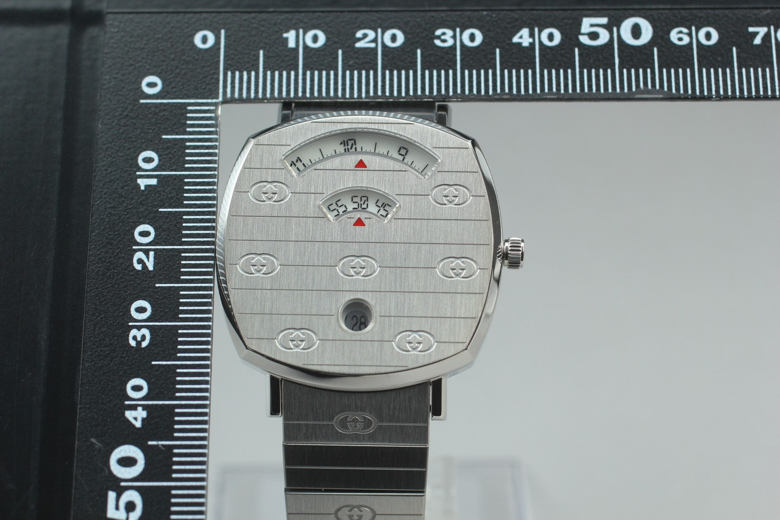 [MINT Box] GUCCI Grip 157.4 Silver 35mm GG Man's Quartz Watch From JAPAN