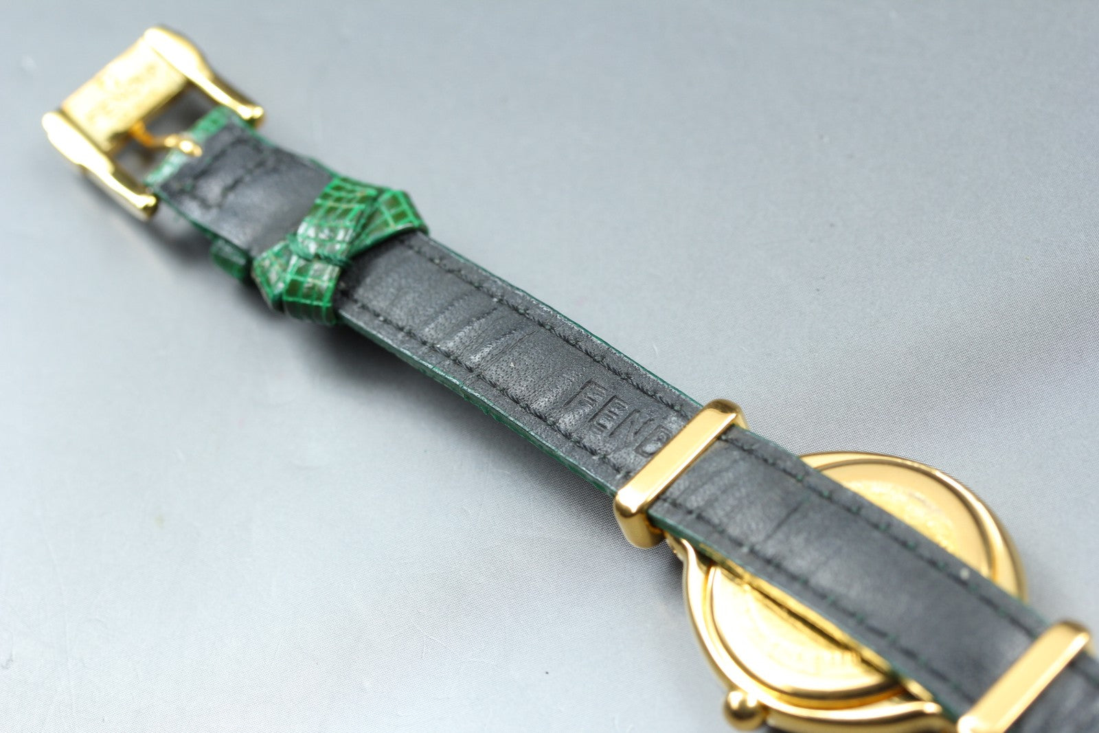 FENDI 640L Chameleon Change Green Belt Gold 24mm Women's Quartz Watch Vintage