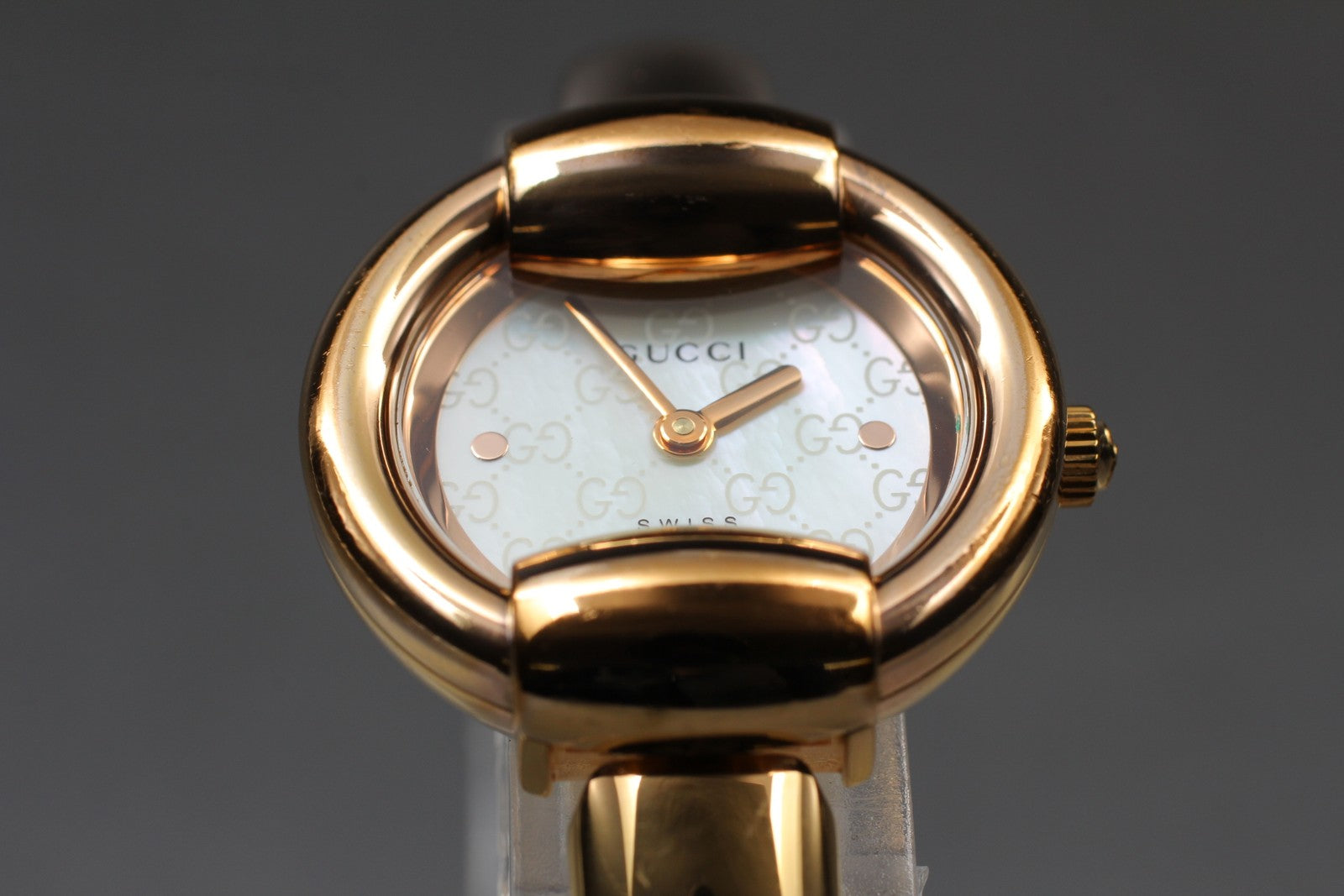 Vintage [Exc+5] GUCCI 1400L White Shell Gold 25mm Women's Quartz Watch JAPAN