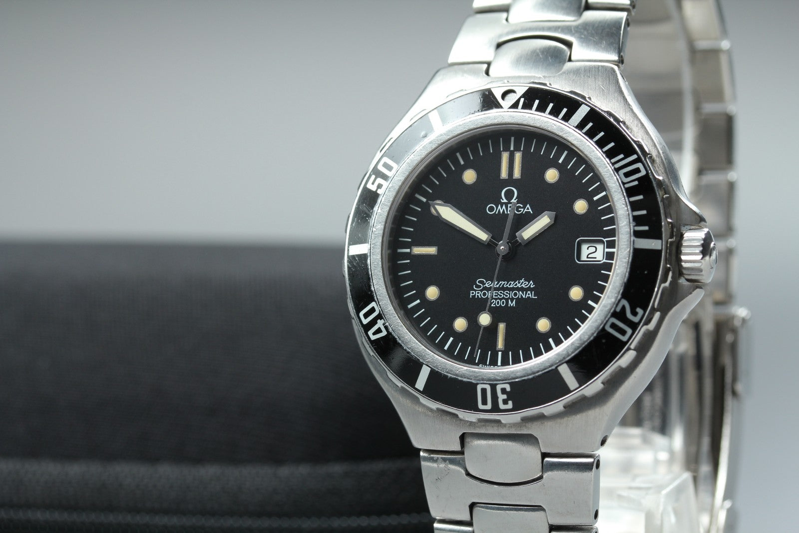 New Batt Vintage OMEGA seamaster Professional 200m Quartz Black Men's Watch 36mm