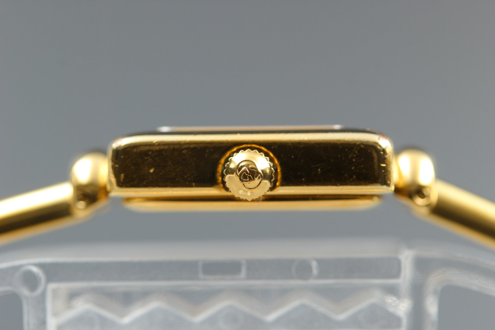 [READ] Vintage GUCCI 1900L Gold Dial 19mm Bangle Woman’s Watch Quartz w/Box