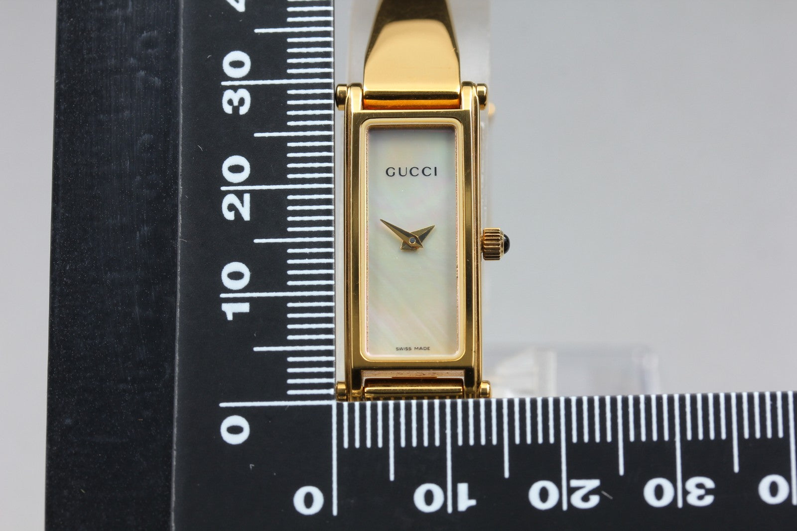 Vintage Gucci 1500L Shell Dial Gold 12mm Bangle Women's Quartz Watch  [w /Box]