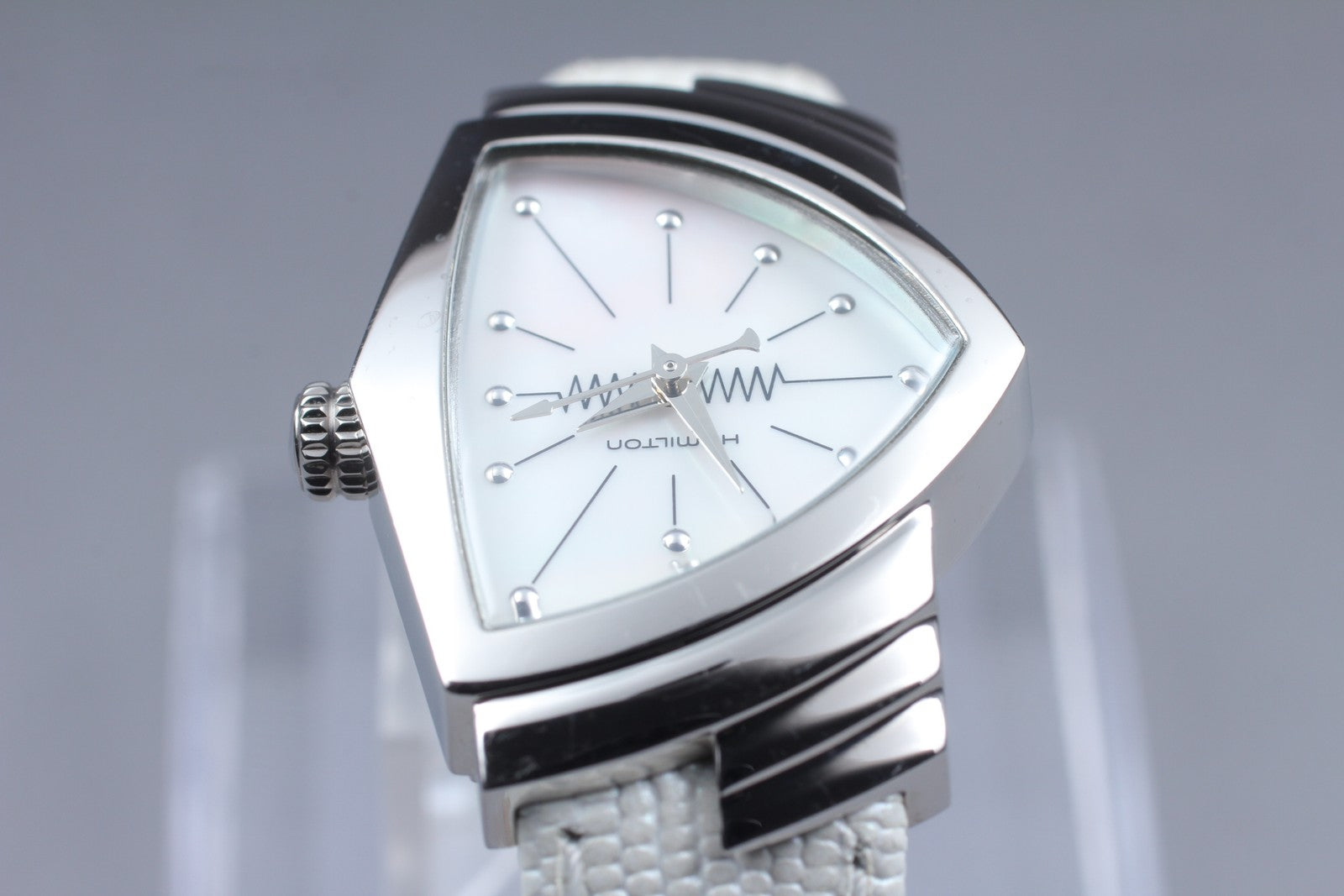 HAMILTON Ventura H242112 White Dial Quartz Women's Watch 25mm JAPAN Box