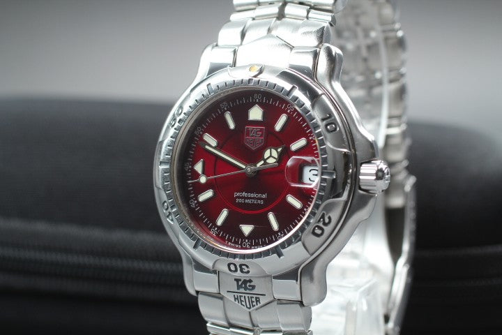 Rare TAG HEUER 6000 WH1118 Red Dial Quartz Men's Watch 37mm JAPAN