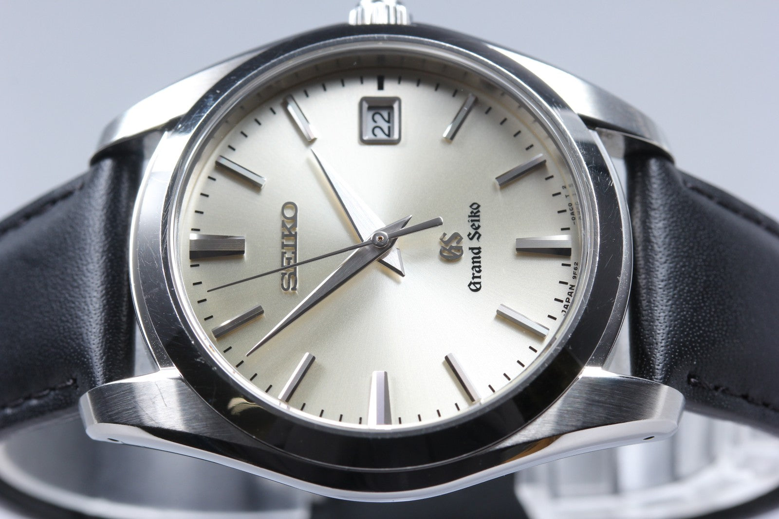 New Batt[Exc+5] SEIKO Grand Seiko 9F62-0AB0 Silver Quartz Men's Watch 36mm JAPAN