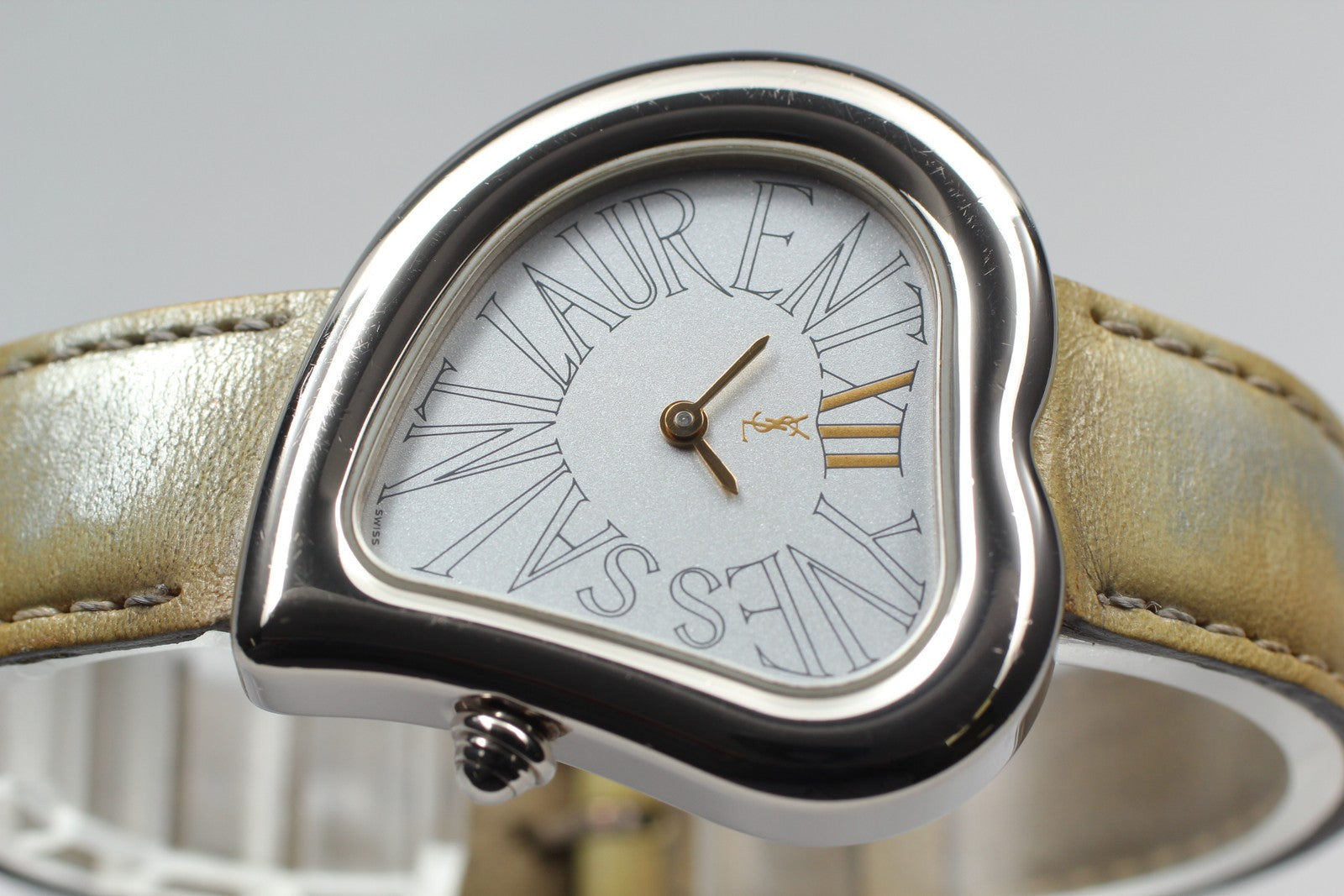 [Exc+5] Yves Saint Laurent Heart Silver 31mm Women's Watch Quartz From JAPAN