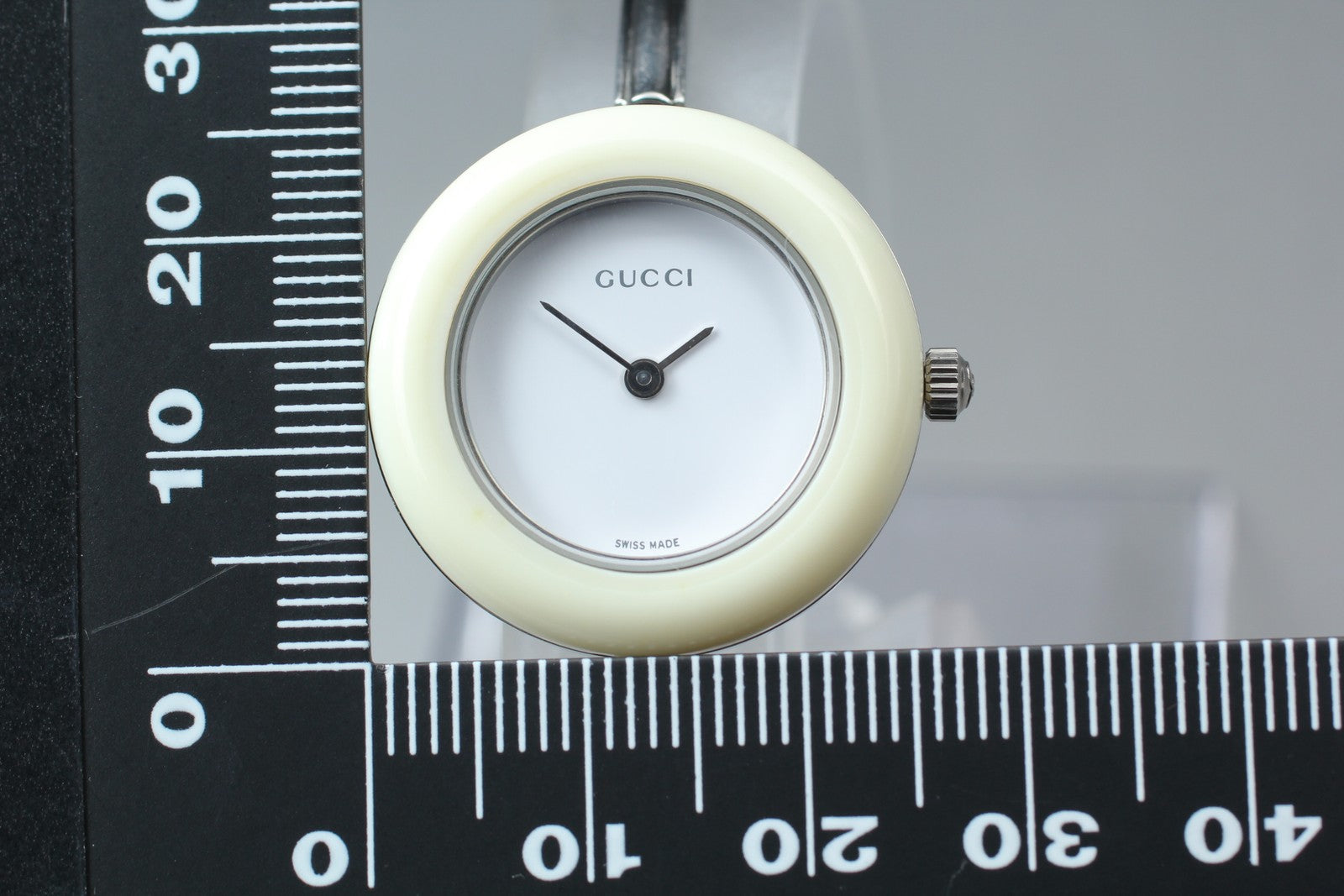 Vintage Gucci Change Bezel 11/12.2L White Bezel Silver Women's Quartz Watch