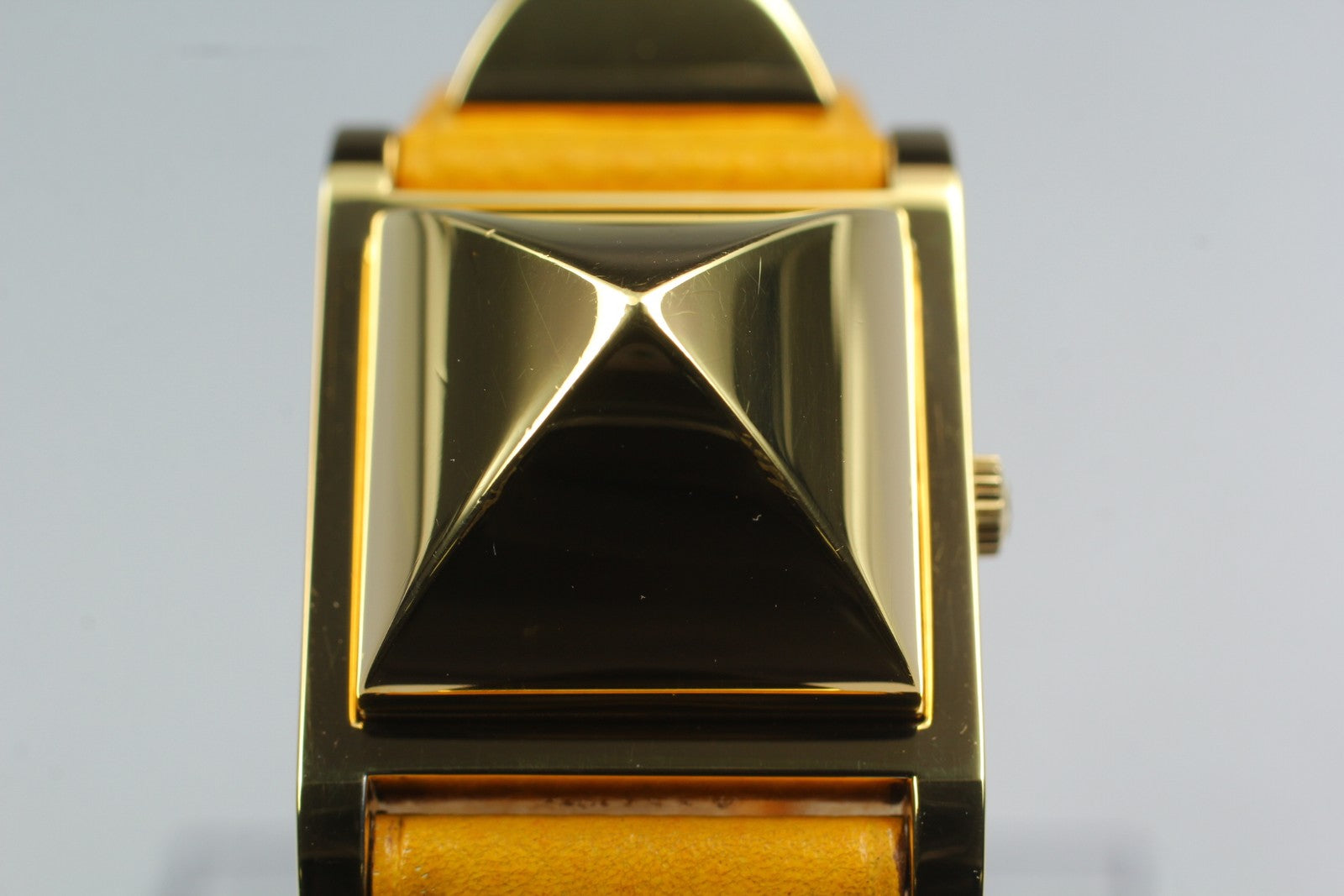 [Near MINT- Box] HERMES Medor Gold Yellow "W" Woman's Quartz Watch From JAPAN