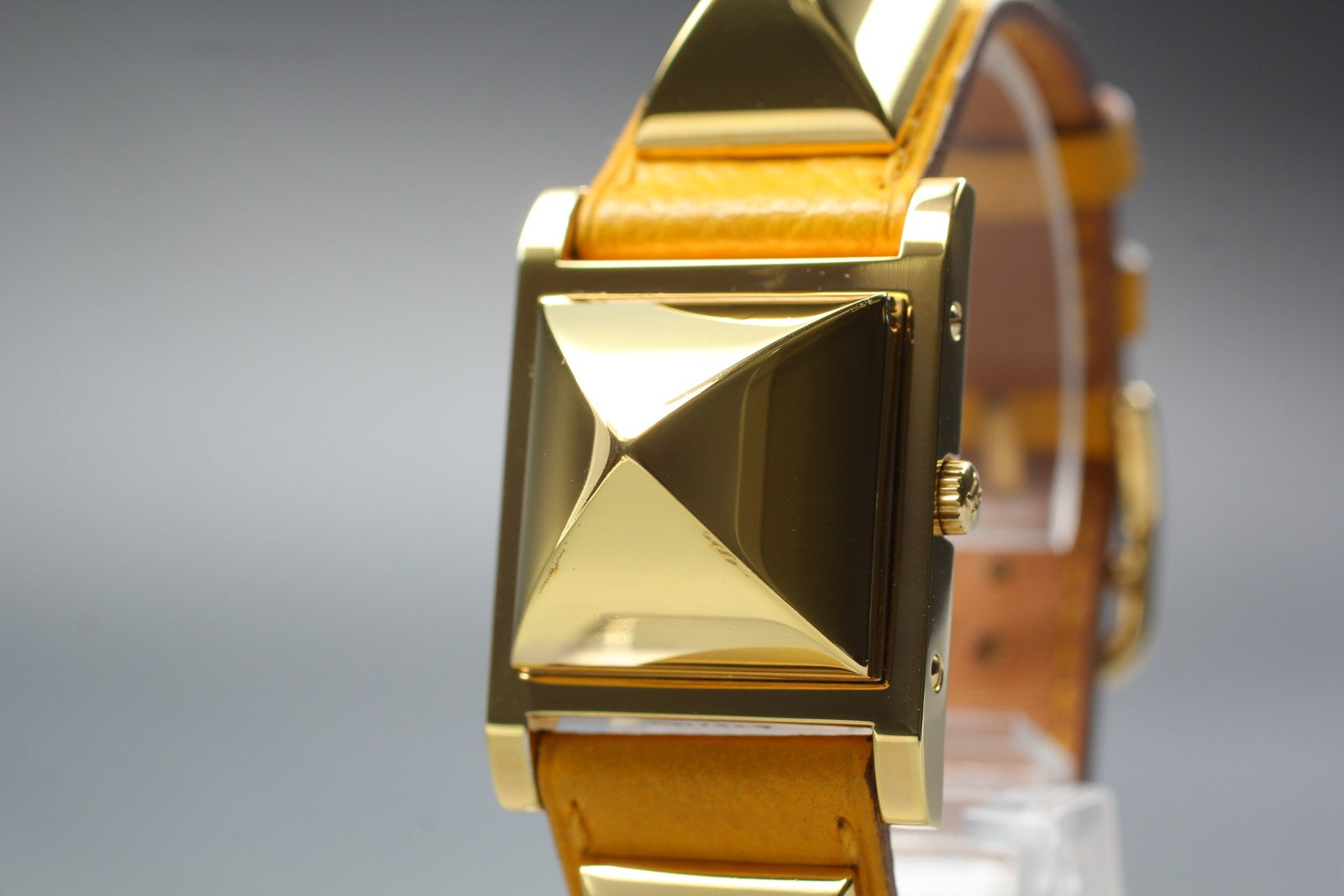 [Near MINT- Box] HERMES Medor Gold Yellow "W" Woman's Quartz Watch From JAPAN