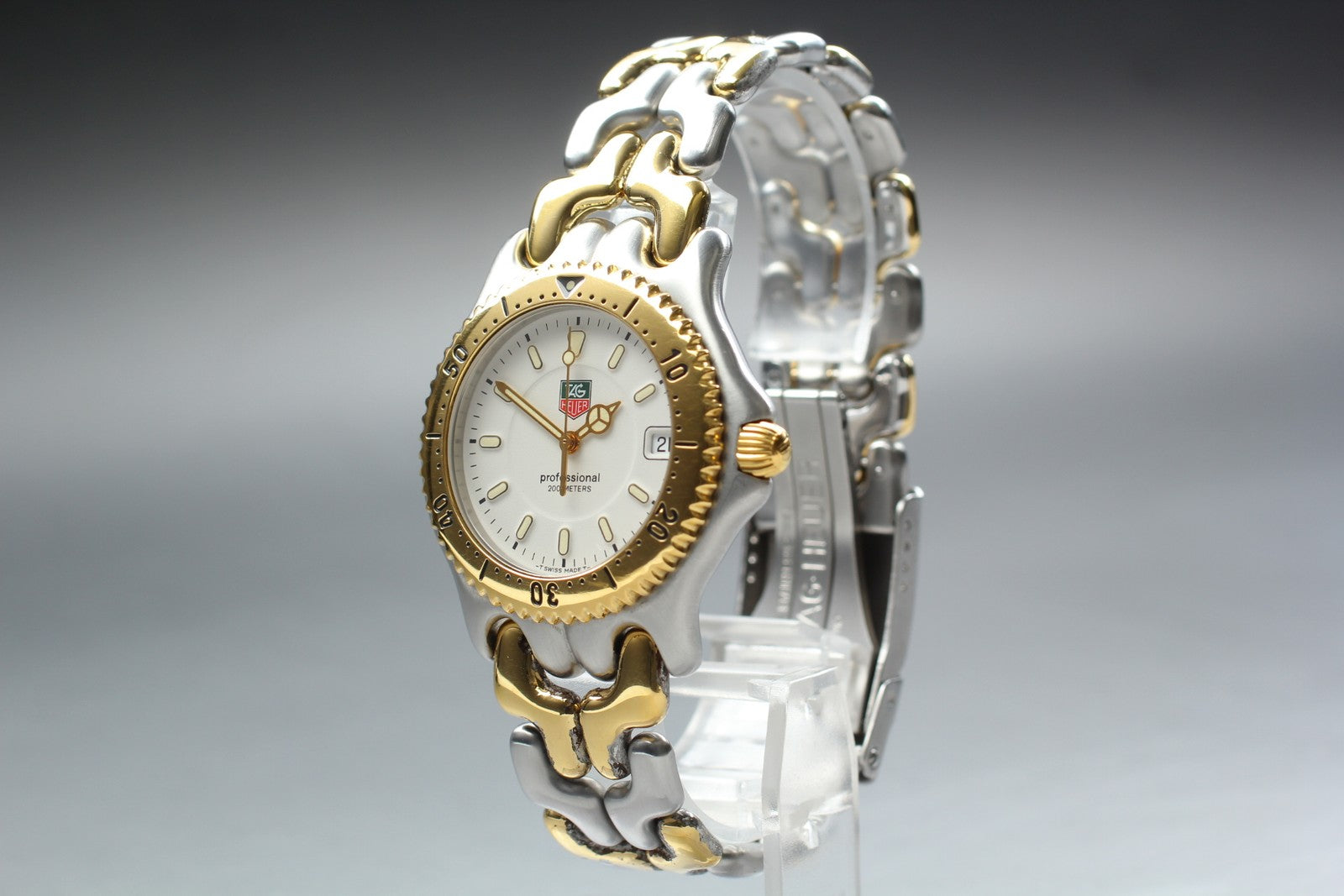 TAG HEUER Professional WG1122-0 Quartz White Dial Date Men's Watch 37mm JAPAN
