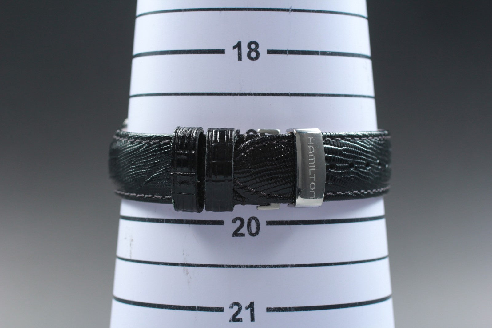 New Batt[N MINT]Box HAMILTON Ventura H244112 Black Men's Quartz Watch 32mm JAPAN