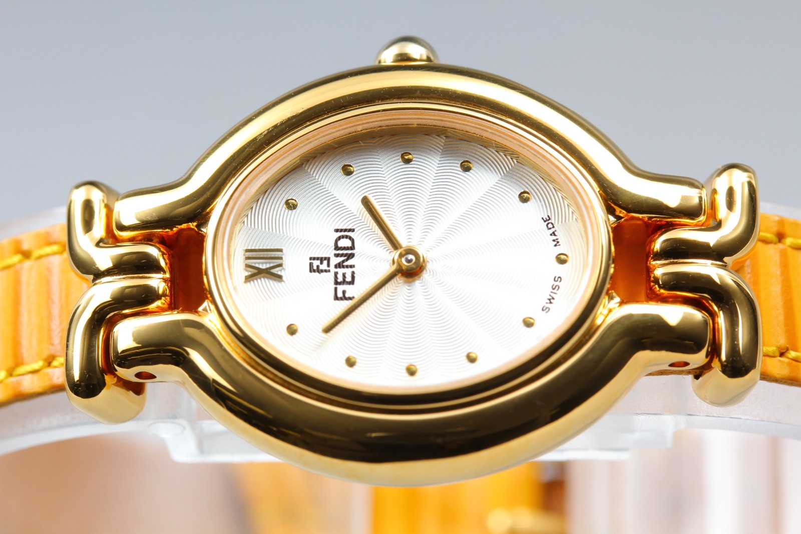 Vintage FENDI 640L Chameleon Change Yellow Belt Gold Women's Quartz Watch