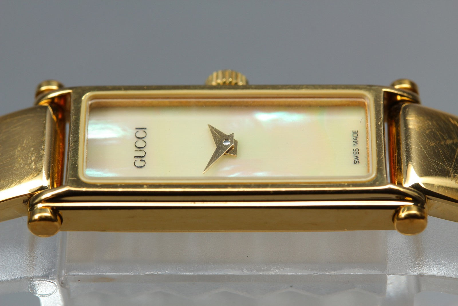 Gucci 1500 Gold Shell Dial 12mm Bangle Women's Quartz Watch Vintage [Box]