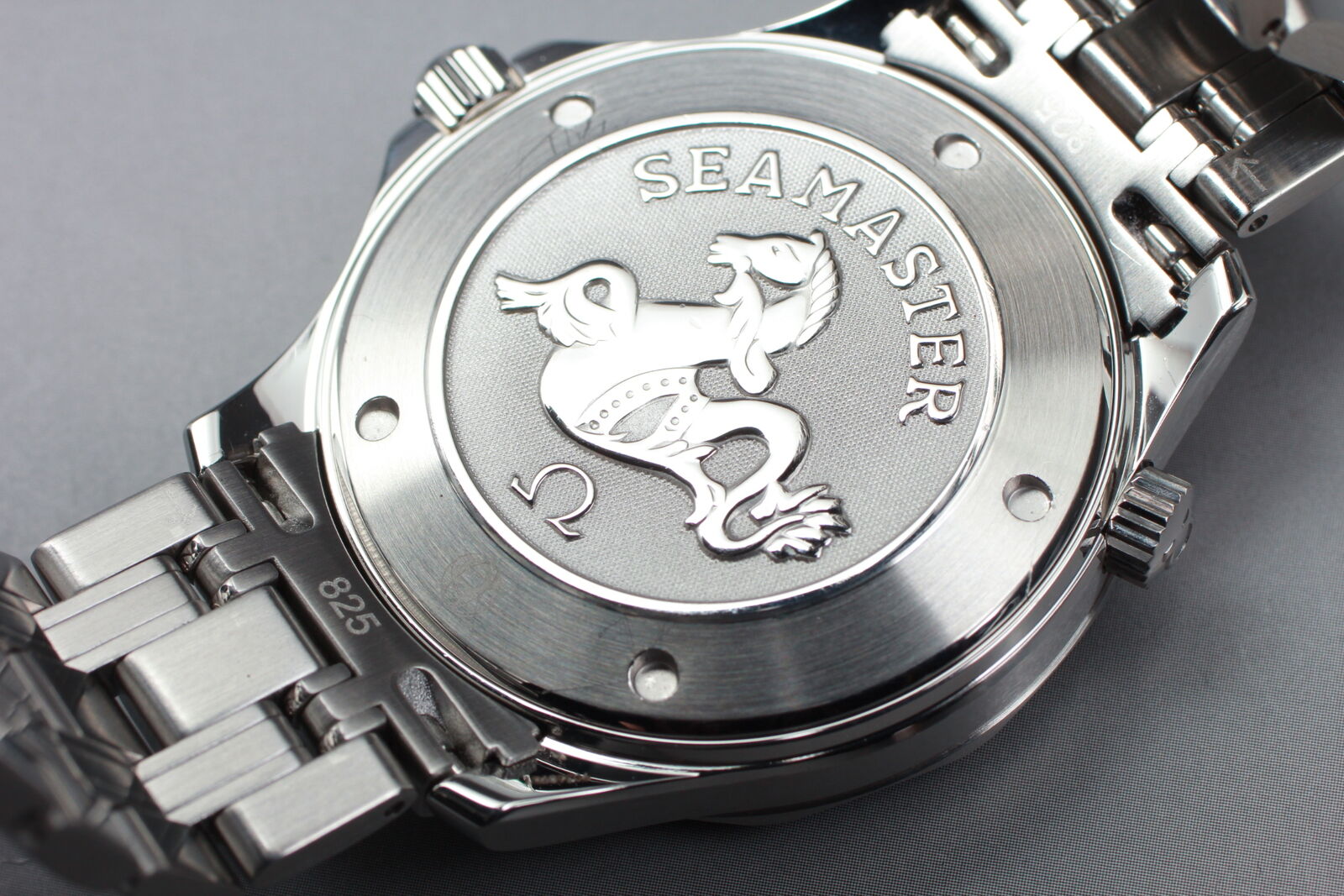 New Battery [N MINT- Box] Omega Seamaster Professional 2221.80 Quartz Mens JAPAN