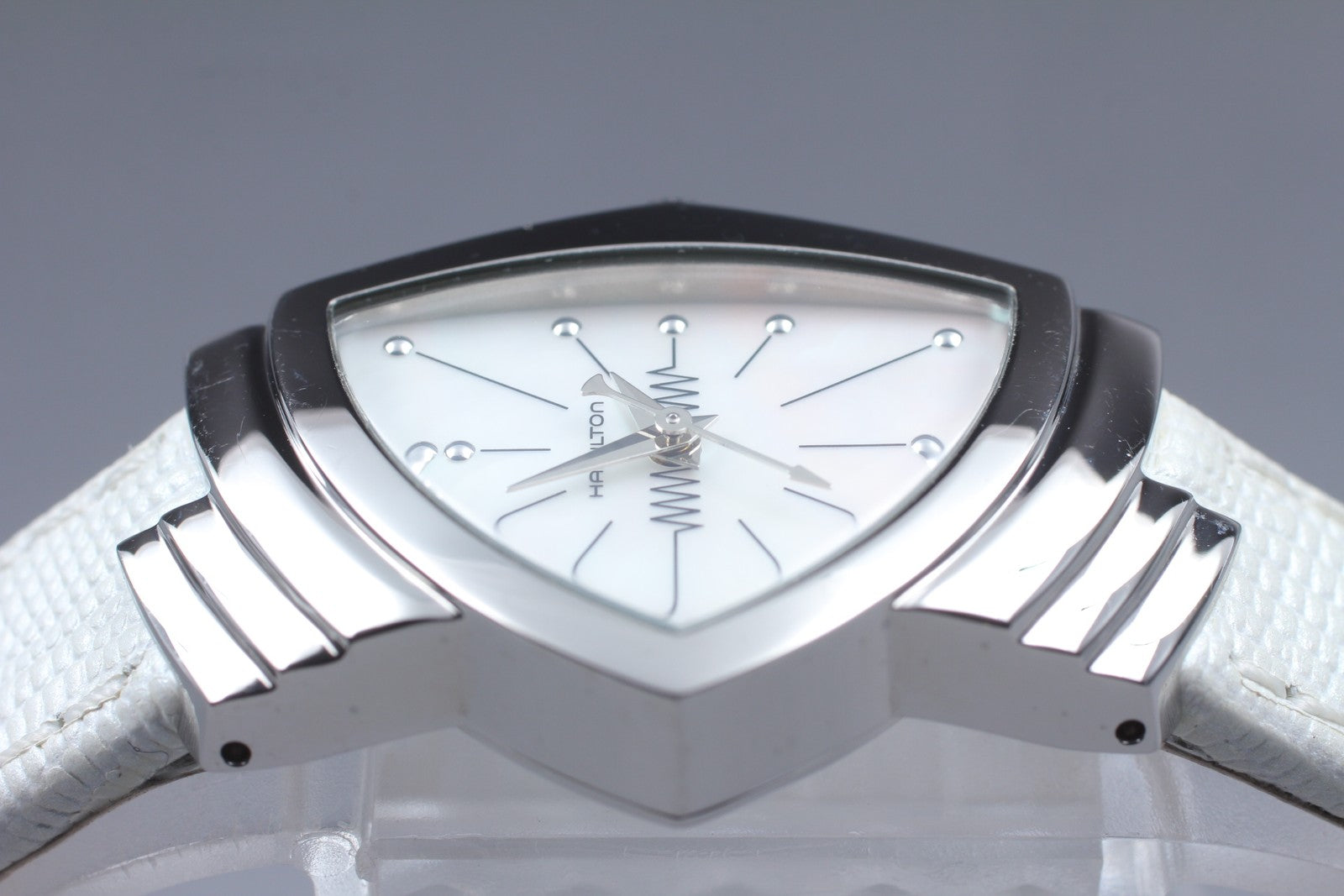 HAMILTON Ventura H242112 White Dial Quartz Women's Watch 25mm JAPAN Box