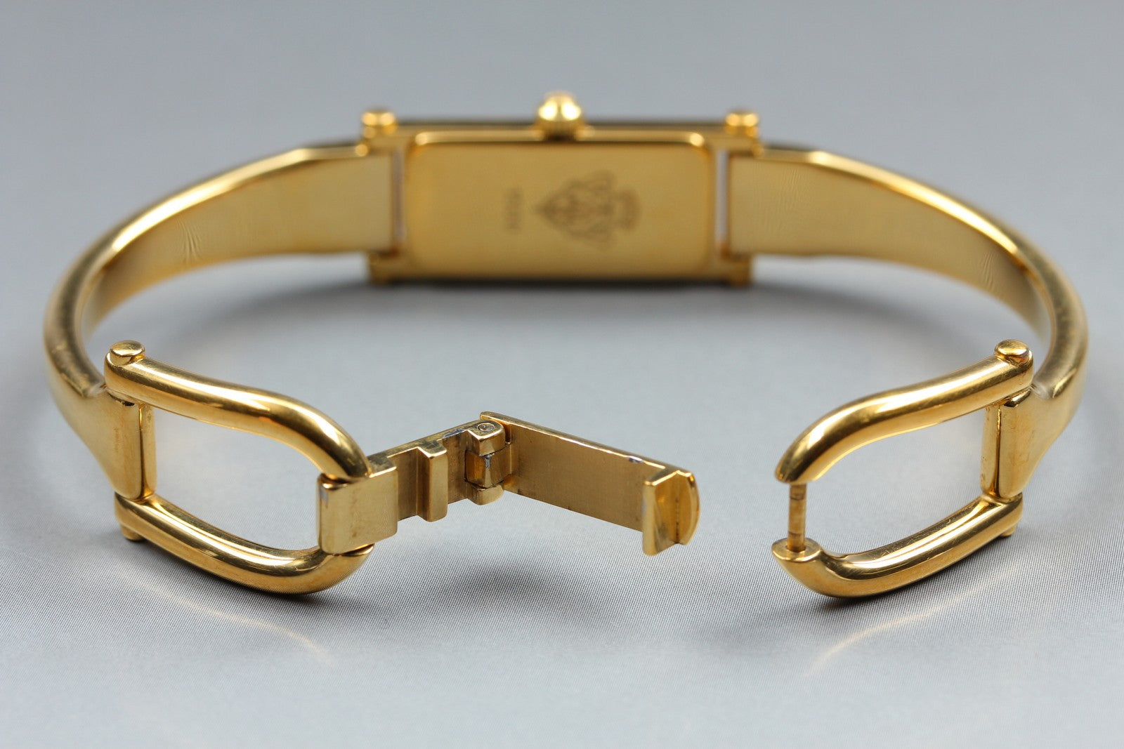 Gucci 1500 Gold Shell Dial 12mm Bangle Women's Quartz Watch Vintage [Box]