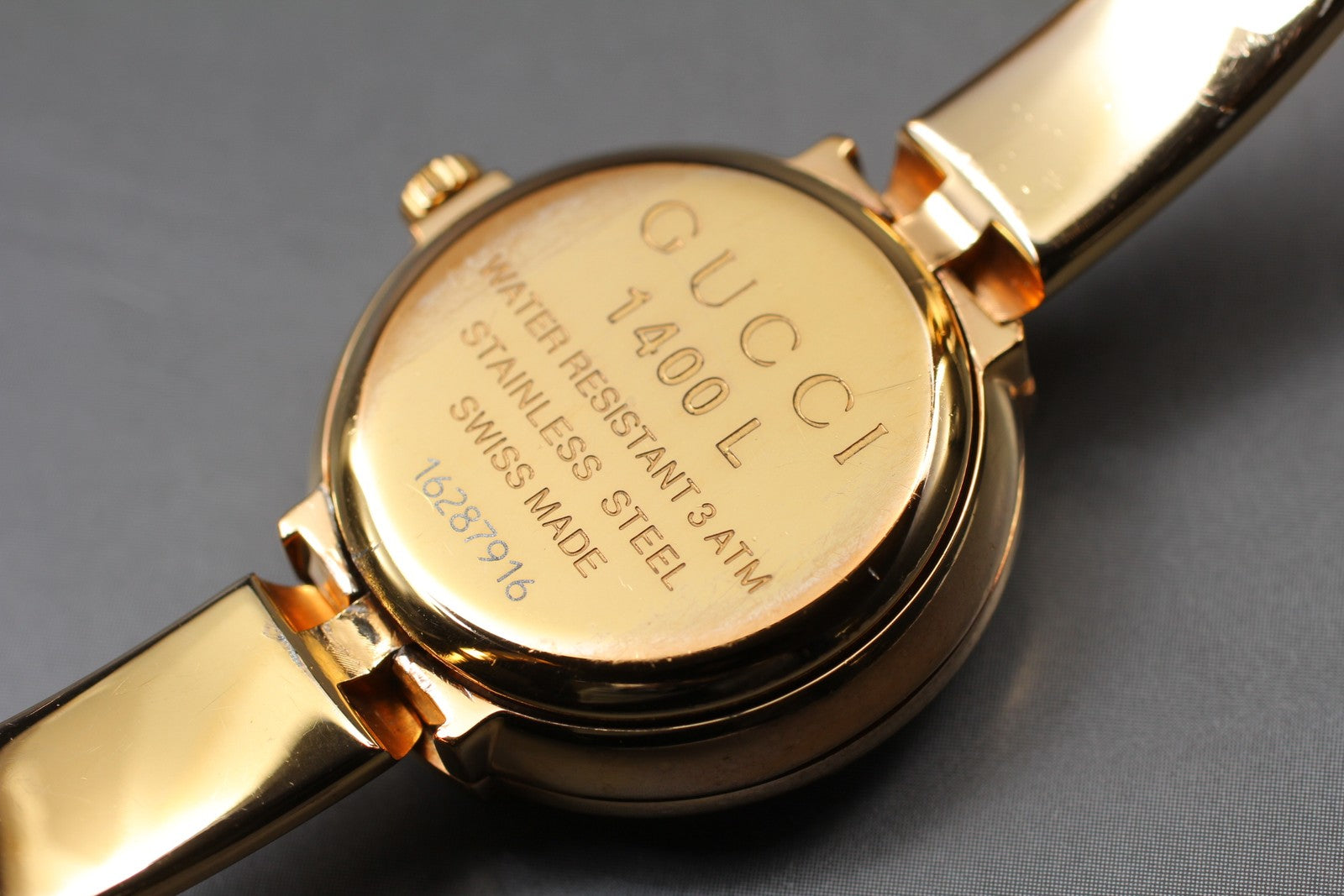 Vintage [Exc+5] GUCCI 1400L White Shell Gold 25mm Women's Quartz Watch JAPAN