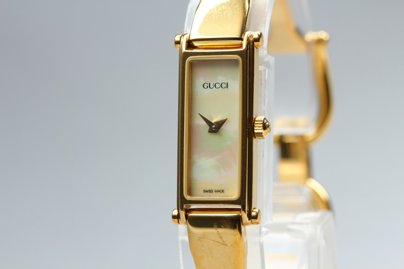 Gucci 1500 Gold Shell Dial 12mm Bangle Women's Quartz Watch Vintage [Box]