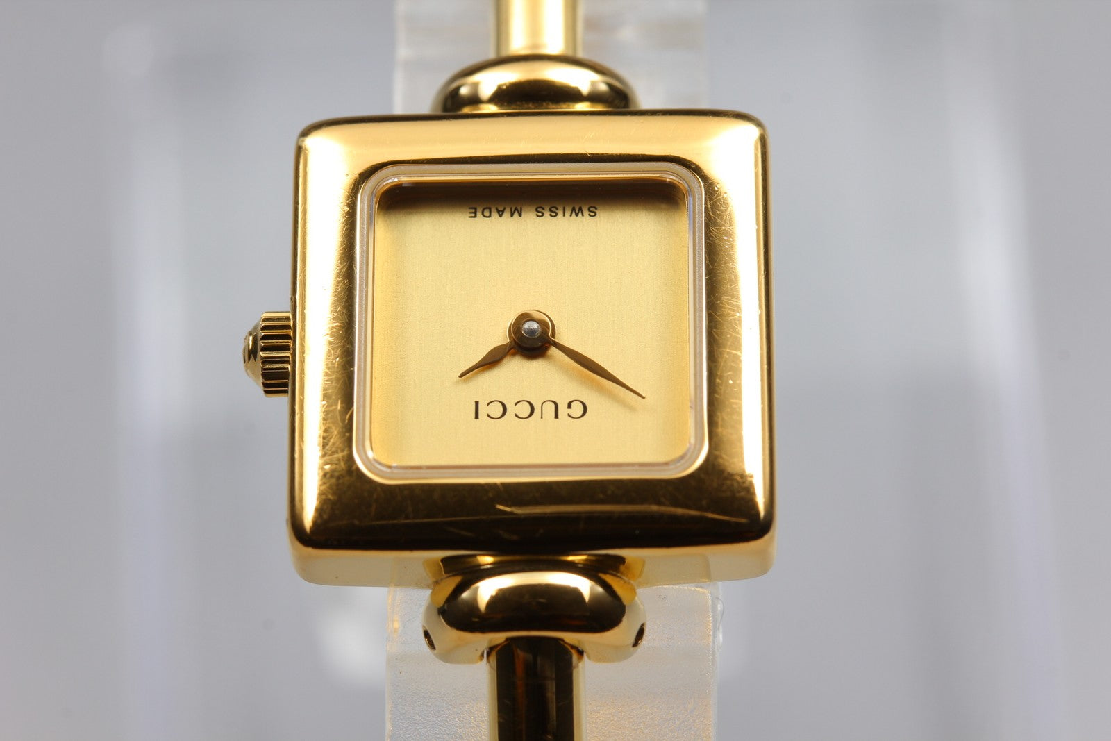 Vintage GUCCI 1900L Gold Dial 19mm Bangle Woman’s Watch Quartz JAPAN [Box]