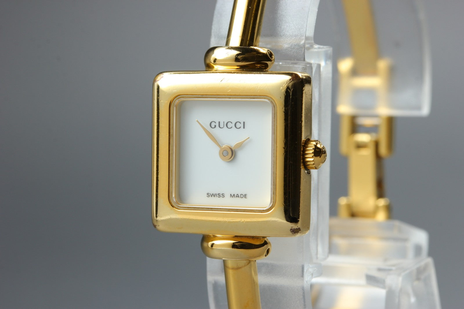 [READ] Vintage GUCCI 1900L Gold Dial 19mm Bangle Woman’s Watch Quartz w/Box