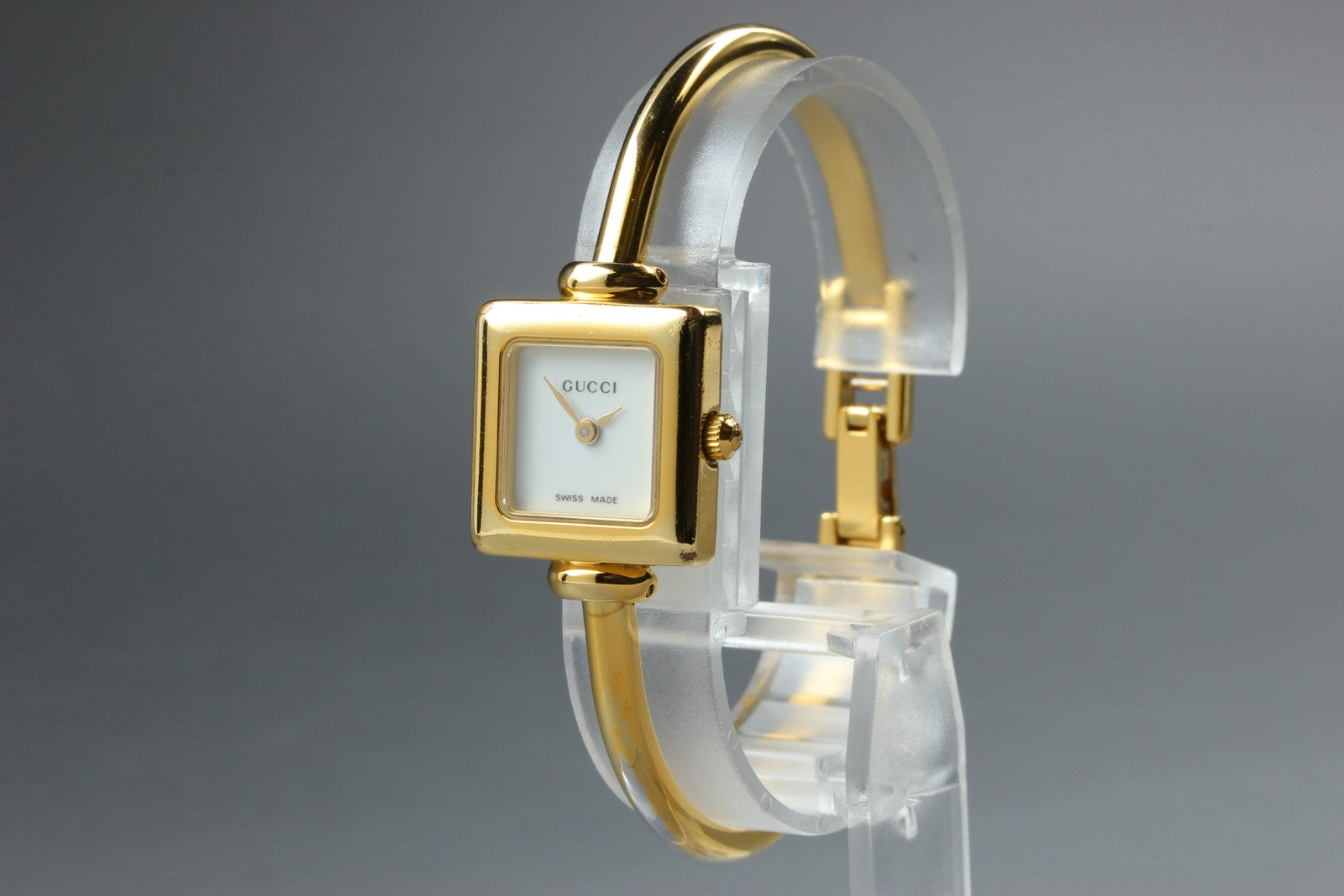 [READ] Vintage GUCCI 1900L Gold Dial 19mm Bangle Woman’s Watch Quartz w/Box