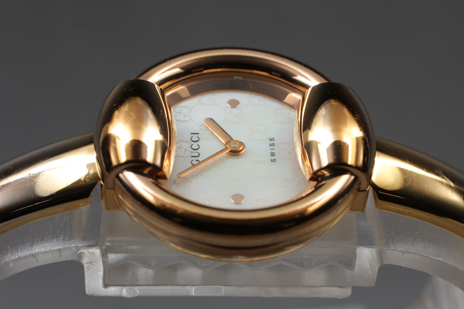 Vintage [Exc+5] GUCCI 1400L White Shell Gold 25mm Women's Quartz Watch JAPAN