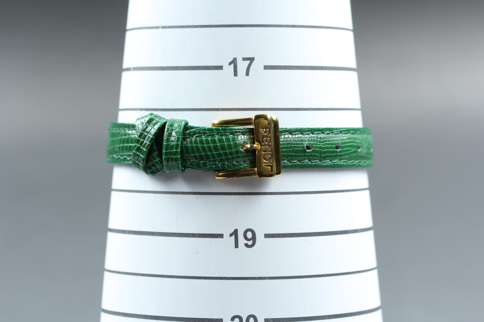 FENDI 640L Chameleon Change Green Belt Gold 24mm Women's Quartz Watch Vintage