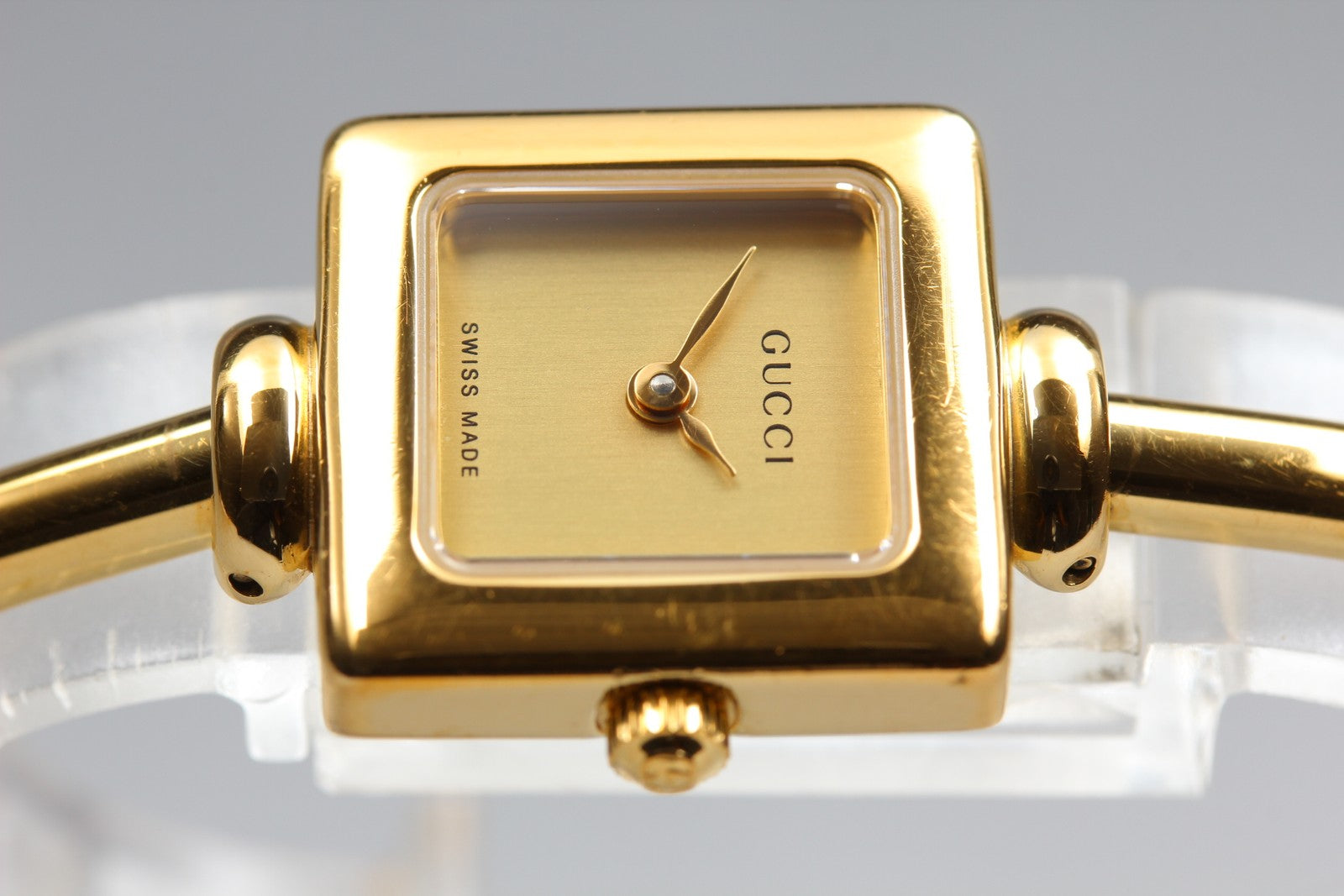 Vintage GUCCI 1900L Gold Dial 19mm Bangle Woman’s Watch Quartz JAPAN [Box]