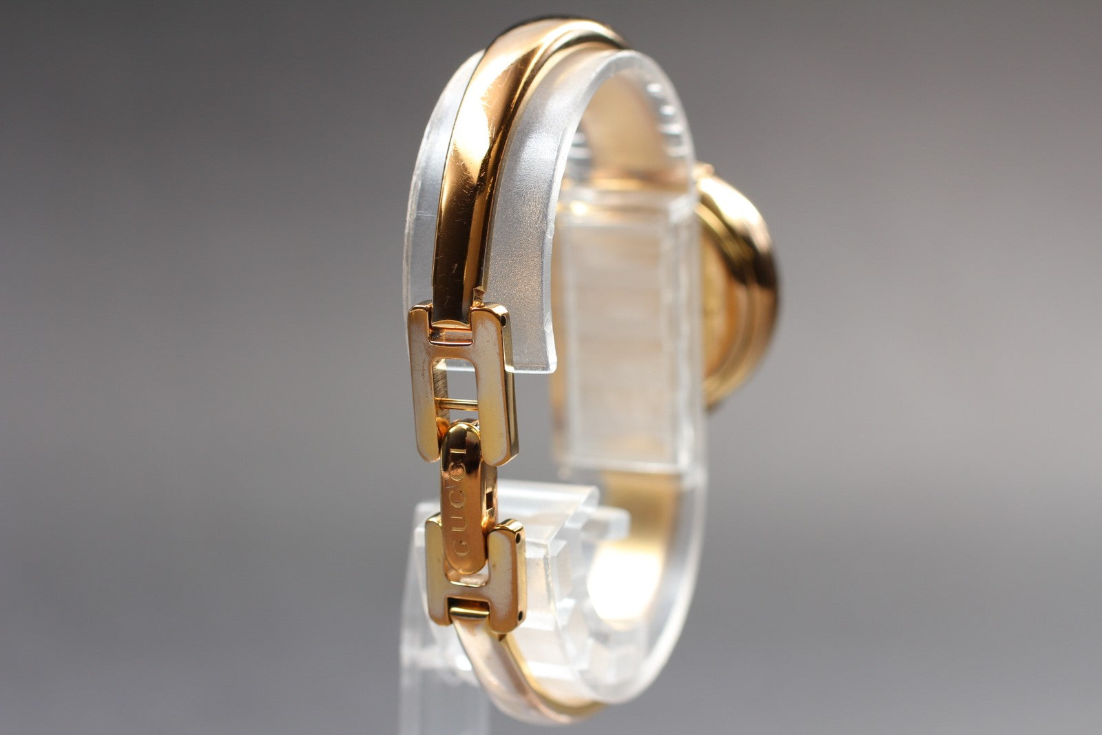 Vintage [Exc+5] GUCCI 1400L White Shell Gold 25mm Women's Quartz Watch JAPAN