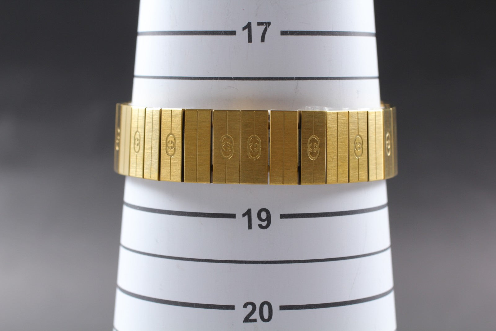 [MINT Box] GUCCI Grip 157.4 YA157403 35mm Gold GG Man's Quartz Watch From JAPAN
