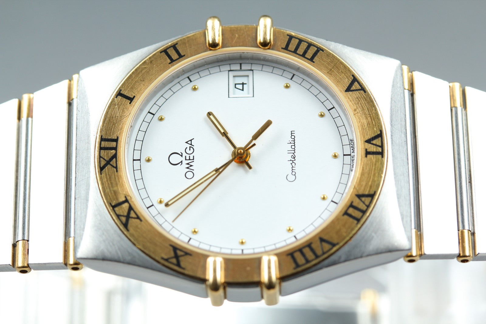 Vintage OMEGA Constellation Quartz White Dial Men's Watch 32mm From JAPAN