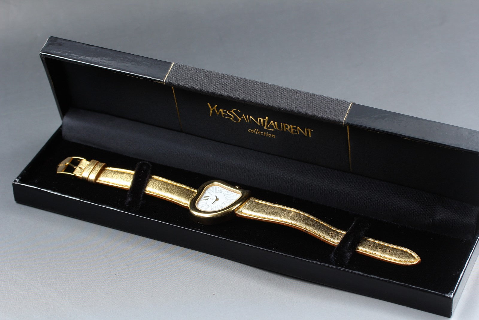 Yves Saint Laurent Heart Gold White Dial 31mm Women's Watch Quartz [w/Box]