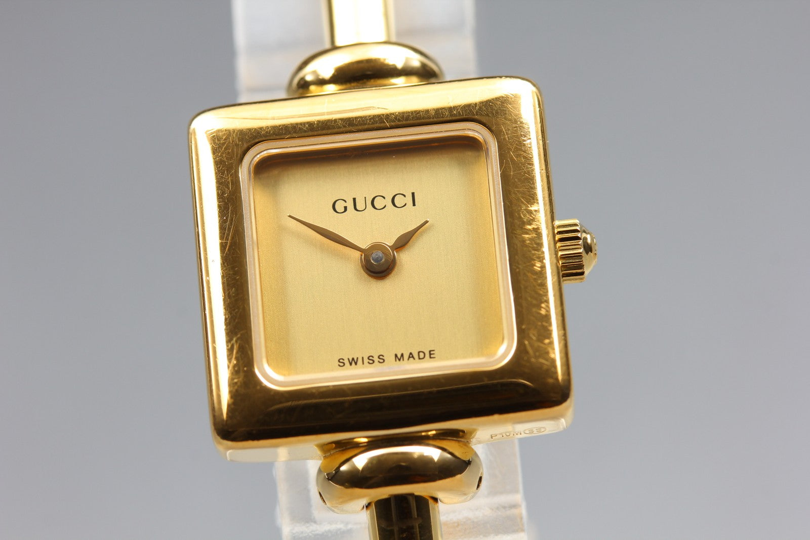 Vintage GUCCI 1900L Gold Dial 19mm Bangle Woman’s Watch Quartz JAPAN [Box]