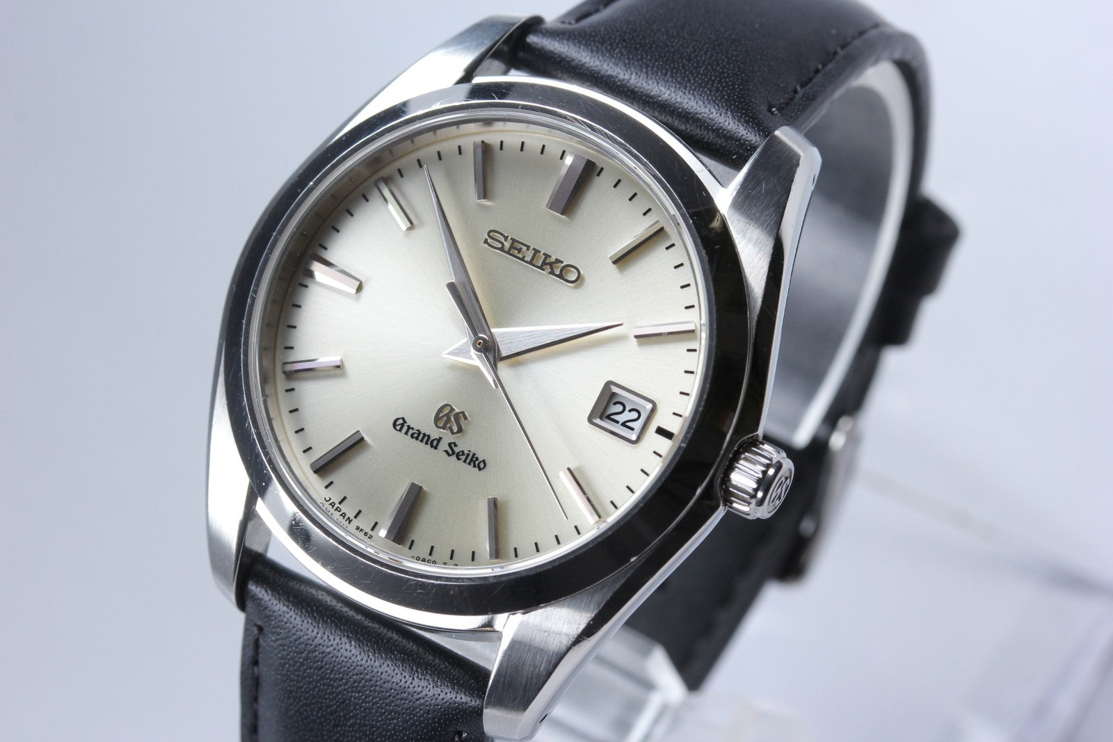 New Batt[Exc+5] SEIKO Grand Seiko 9F62-0AB0 Silver Quartz Men's Watch 36mm JAPAN