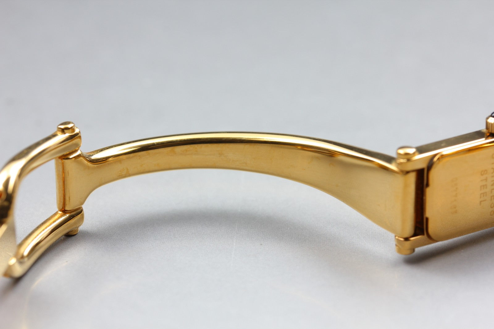 Vintage Gucci 1500L Shell Dial Gold 12mm Bangle Women's Quartz Watch  [w /Box]