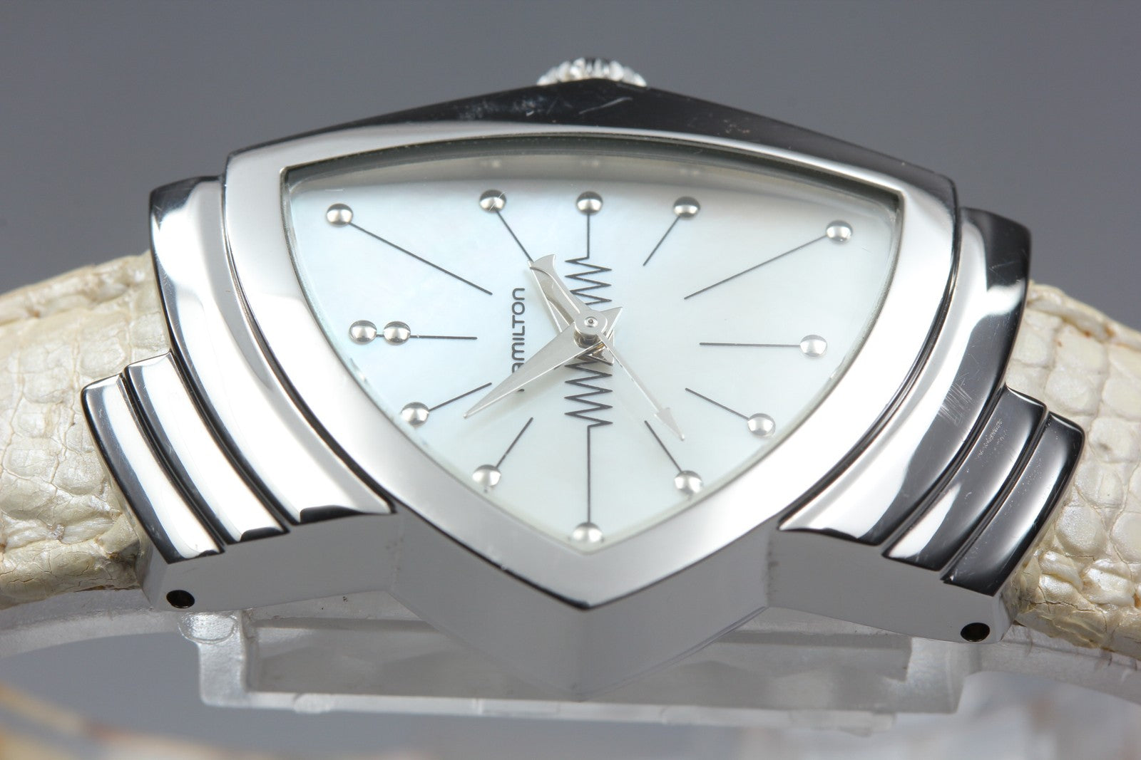 New Batt Hamilton Ventra H242111 Quartz Shell Dial Women's Watch 24mm JAPAN Box